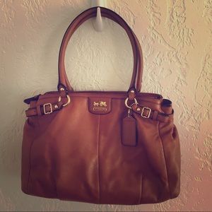 Beautiful Coach Handbag Tan with Gold Hardware
